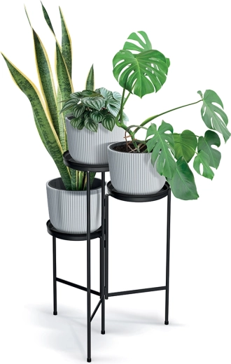 Stabilní kovová konstrukce s vyvýšenými okraji