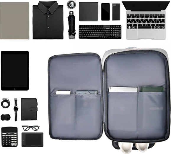 Promyšlená organizace a prostor pro notebook 17"