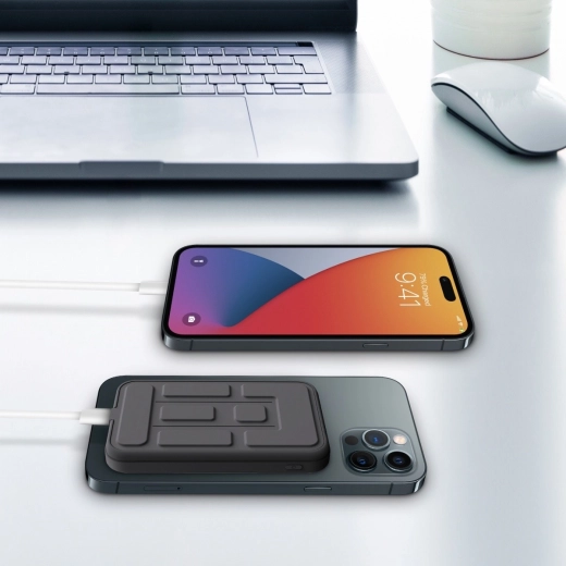 Bezdrátové nabíjení 15 W a USB‑C Power Delivery 20 W