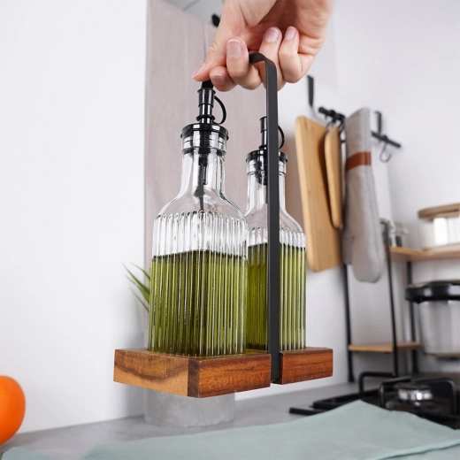 Stabilní dřevěný stojan s kovovým madlem