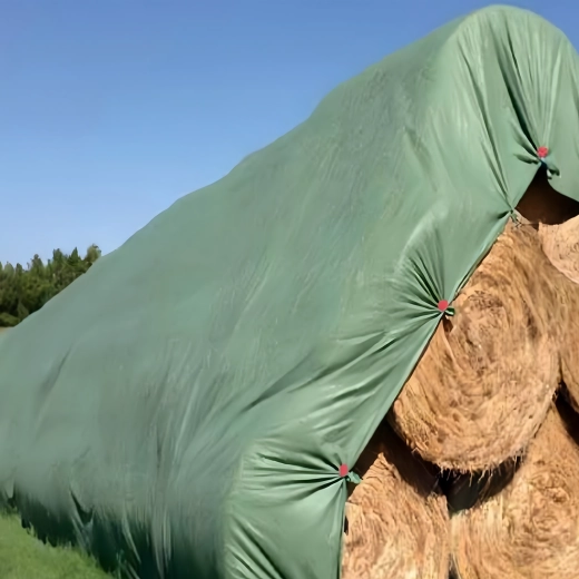 Ochrana sena a slámy při venkovním skladování