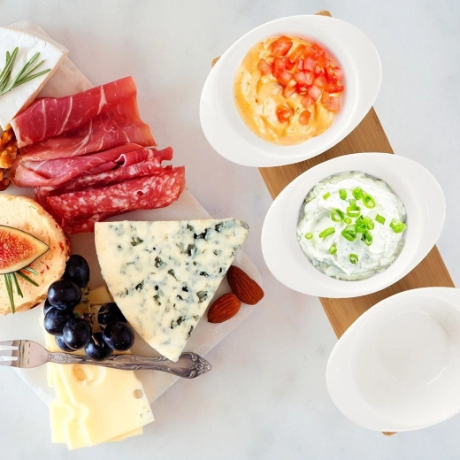 Porcelánové misky a lžičky pro snadné servírování