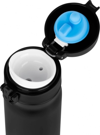 Praktické otevírání a čistý náustek