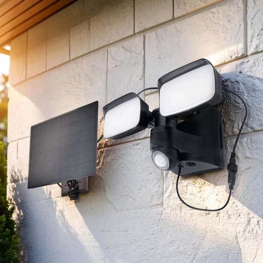 Oddělitelný solární panel pro efektivnější nabíjení