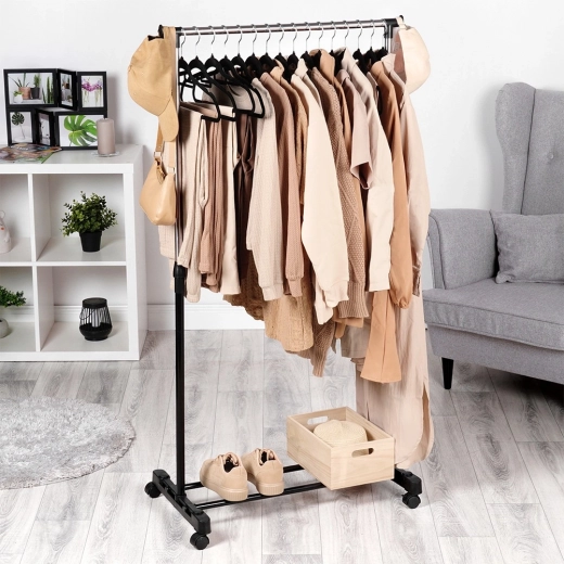 Spodní police pro boty a doplňky