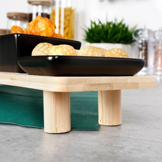 Stabilní bambusový podnos na nohách