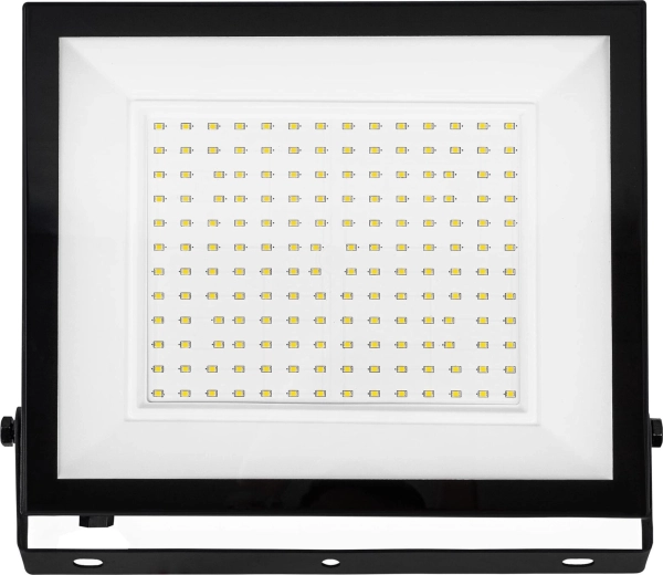 Silný světelný výkon pro velké plochy