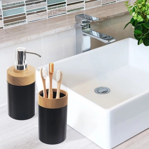 Elegantní kombinace černé a dřeva