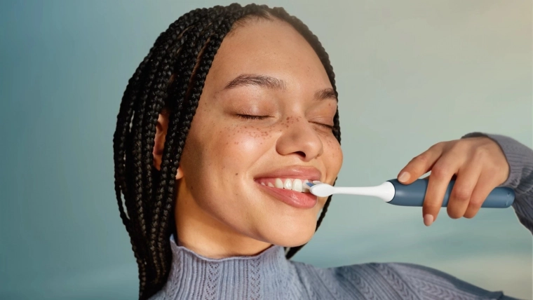 Ergonomická rukojeť a šetrná péče o dásně