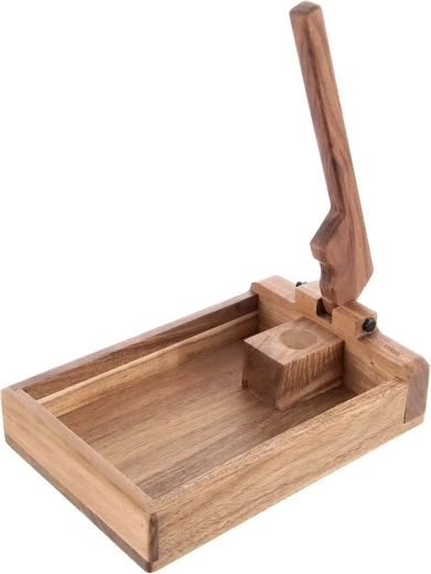 Odolné akáciové dřevo a kov