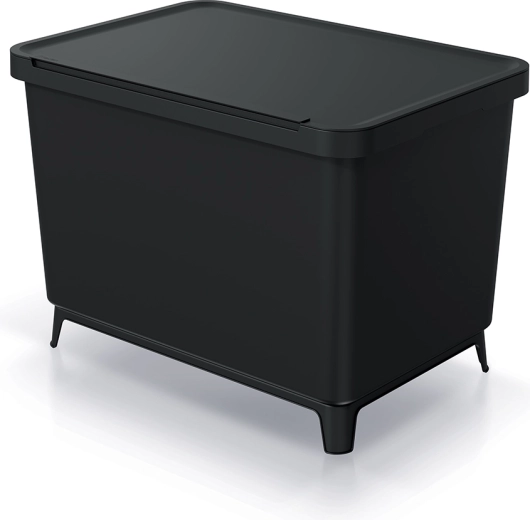 Stabilní konstrukce s nohami a možností zavěšení