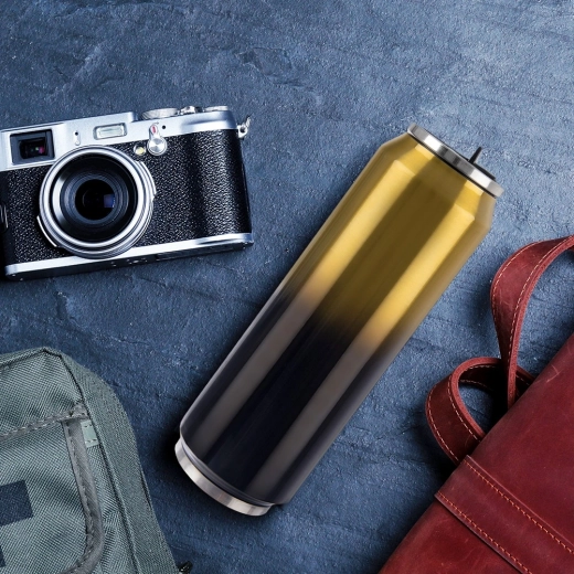 Elegantní černo‑zlatý design na cesty