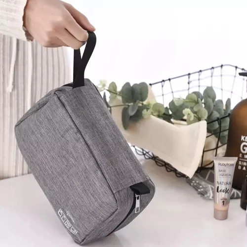 Vodoodolný materiál, zip a praktické ucho