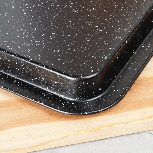 Nepřilnavý granitový povrch pro čisté pečení