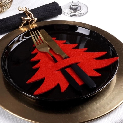 Výrazný červený filc pro dokonalou vánoční atmosféru