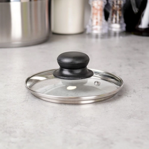 Odolná konstrukce s nerezovou obrubou