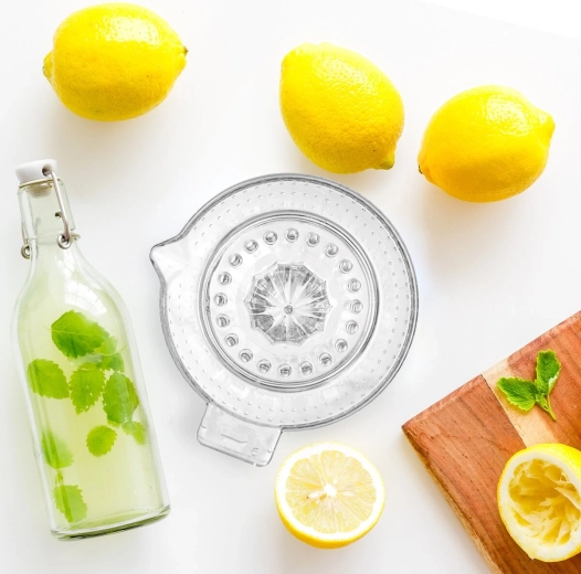 Rychlé ruční lisování citrusů
