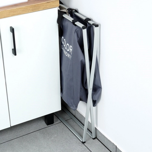 Skládací a prostorově úsporný rám