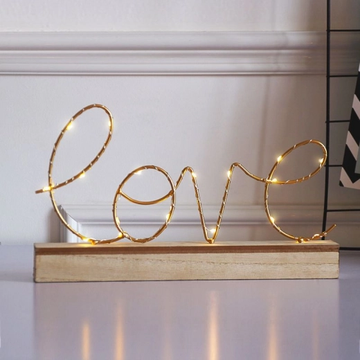 Minimalistický design s dřevem