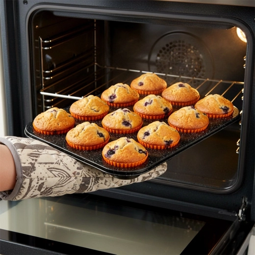 Stabilní kovová forma pro rovnoměrné propečení