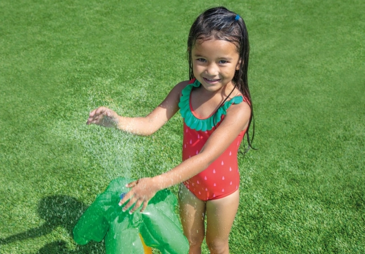 Osvěžení díky rozprašovači v palmě