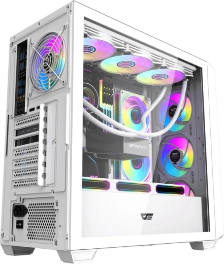 Velký prostor pro výkonné komponenty