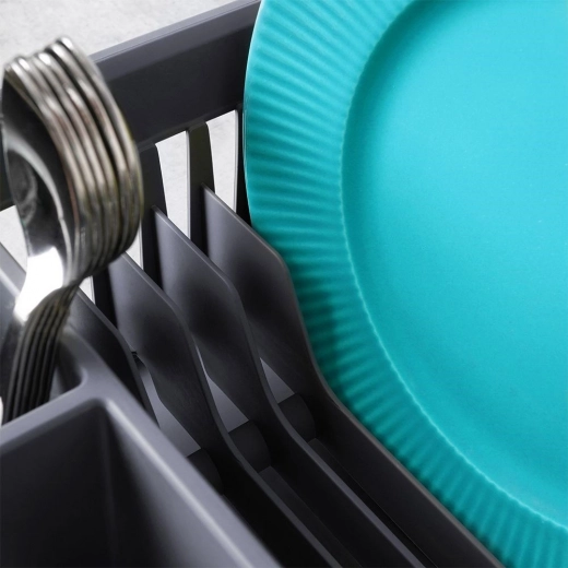 Kapacita až 12 talířů a místo na hrnky