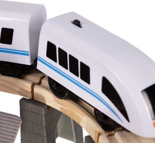 Vlak na baterie a silné magnety