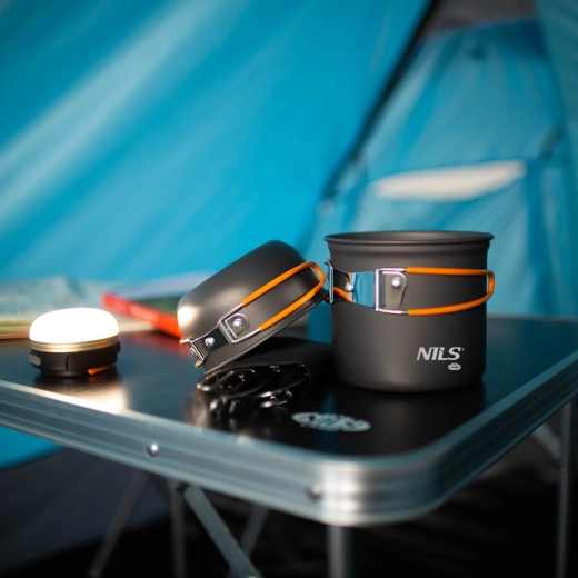 Kompaktní, stohovatelný design do batohu