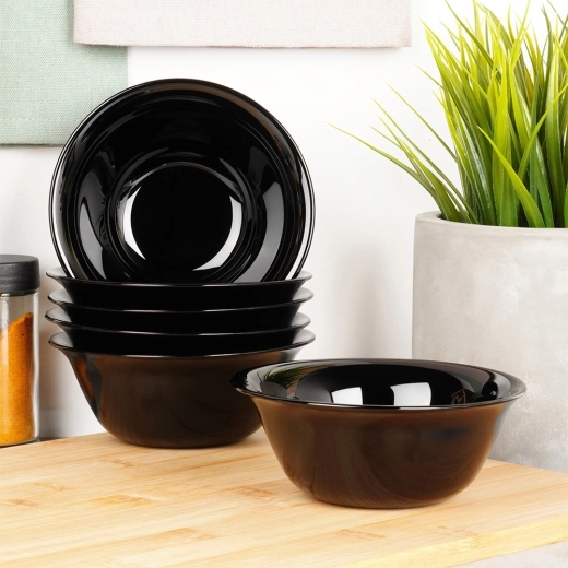 Elegantní černý design pro moderní stůl