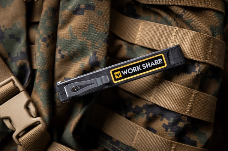 Skládací konstrukce a kapesní klip