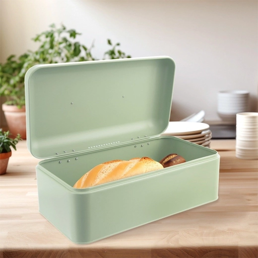 Prostorný interiér pro chléb, housky i bagety