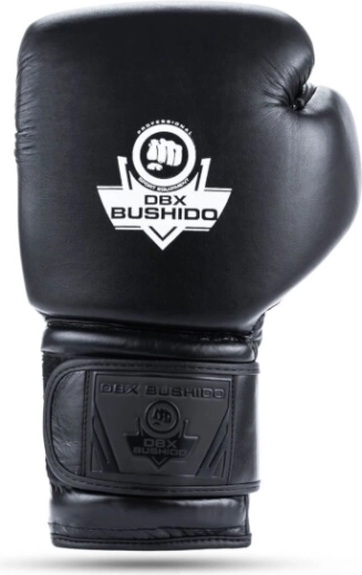 Široký suchý zip a dlouhá manžeta