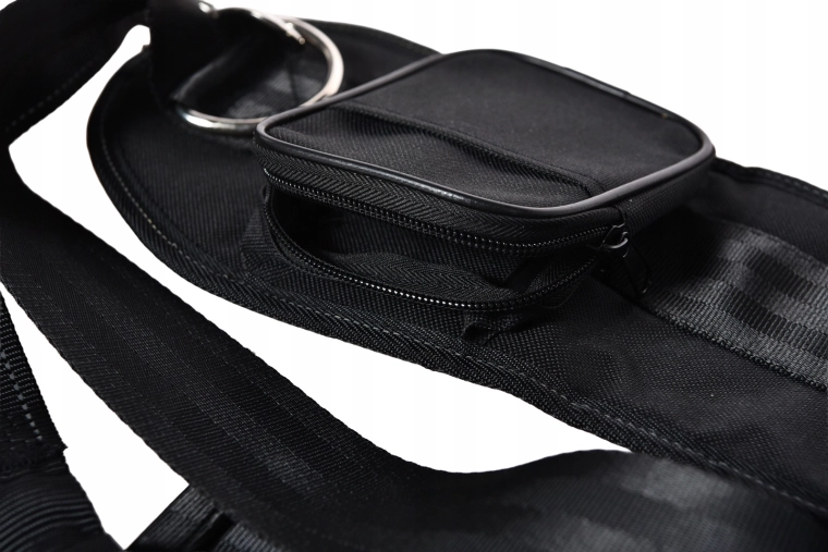 Úložné kapsy a reflexní bezpečnost