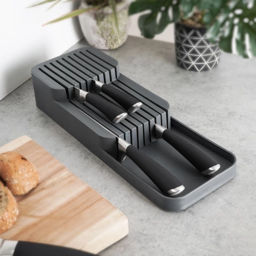 Kompaktní design do zásuvky i na linku