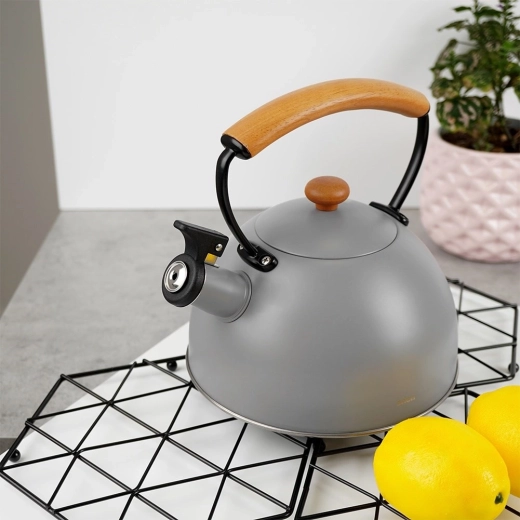 Ergonomické dřevěné madlo pro bezpečný úchop