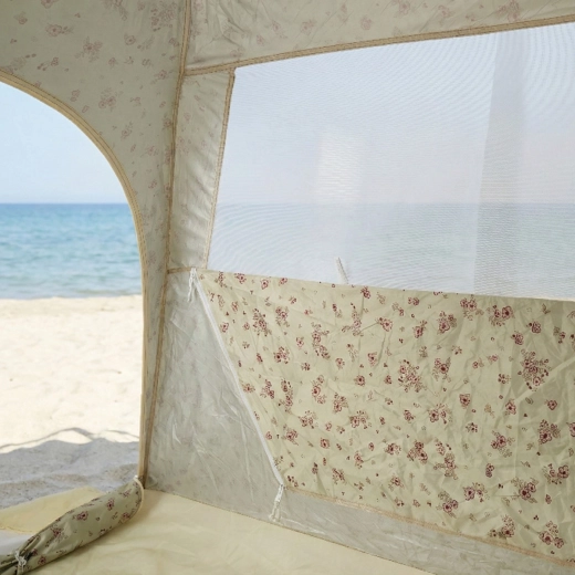 Soukromí a ventilace díky síťovaným oknům
