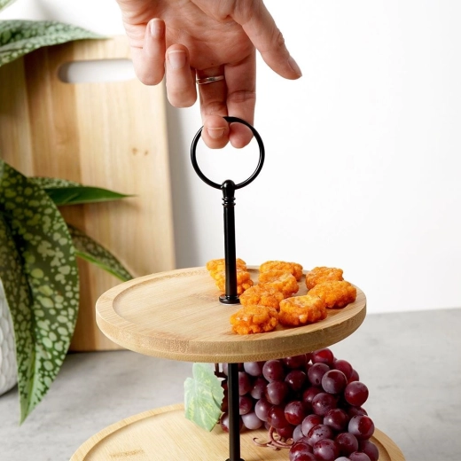 Pevná kovová konstrukce s madlem