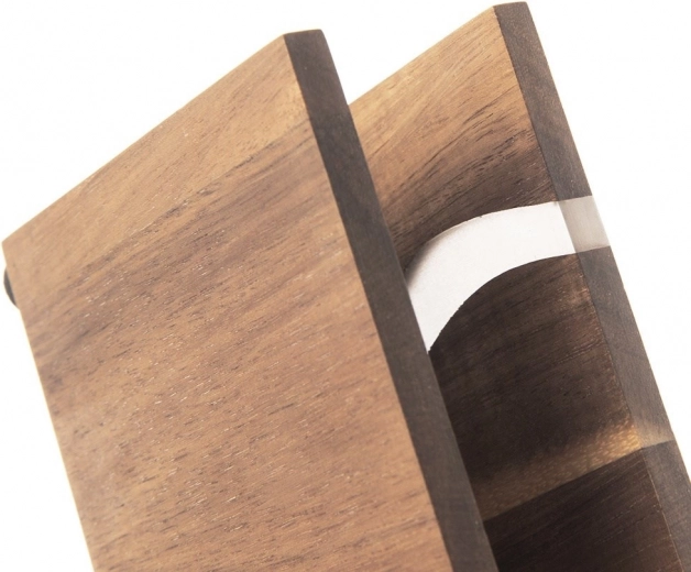 Přírodní akáciové dřevo s pryskyřicí