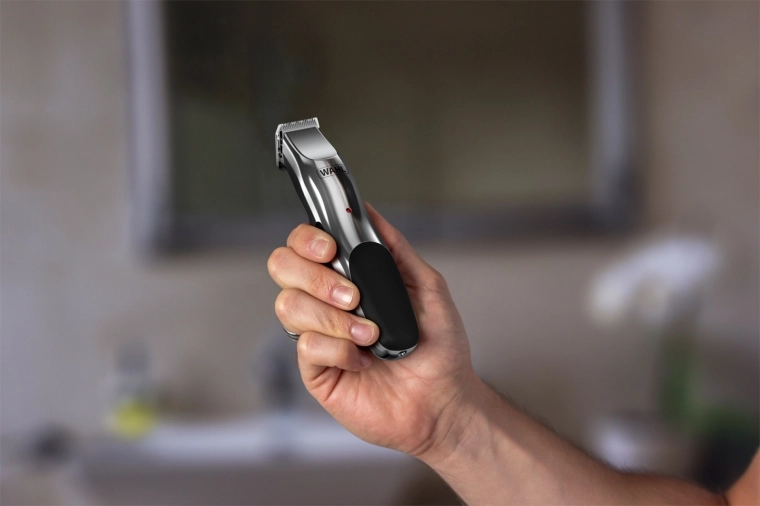 Až 60 minut bezdrátově + provoz ze sítě