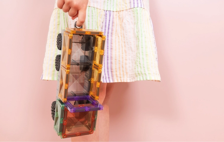 Pastelové barvy, průhledné dílky a učení hrou