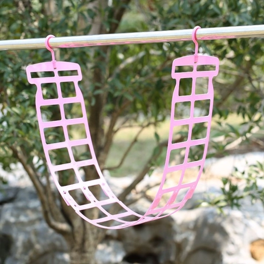 Odolný plast a snadné zavěšení