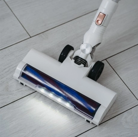 LED kartáč pro lepší přehled