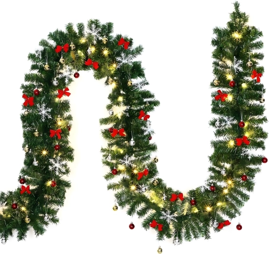 Husté větvičky a bohatá výzdoba