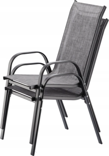 Stohovatelná křesla šetří místo