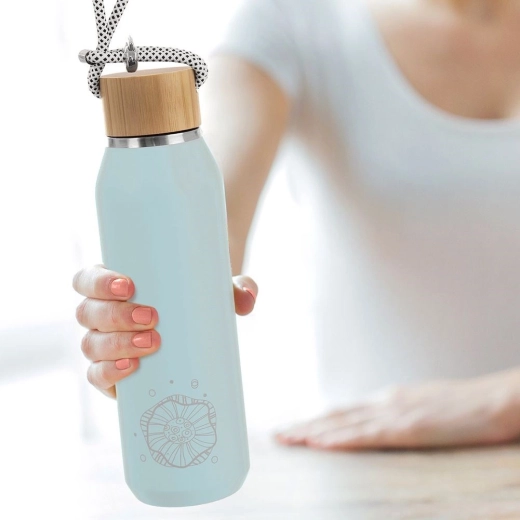 Protiskluzový povrch a široké hrdlo