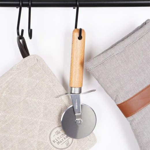 Ergonomická buková rukojeť s otvorem na zavěšení