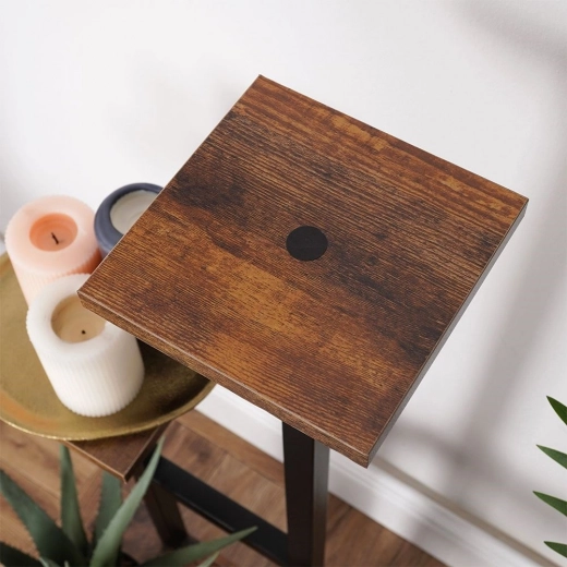 Kvalitní police v dekoru dřeva