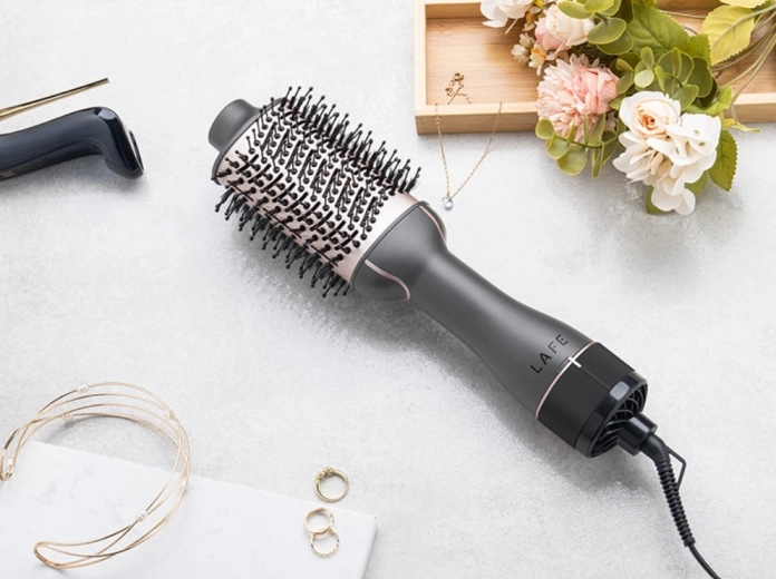 Výkon 1200 W pro rychlé sušení a styling