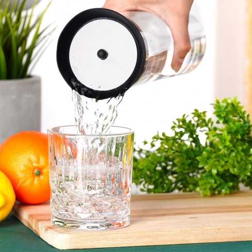 Pohodlné nalévání bez sundávání víčka